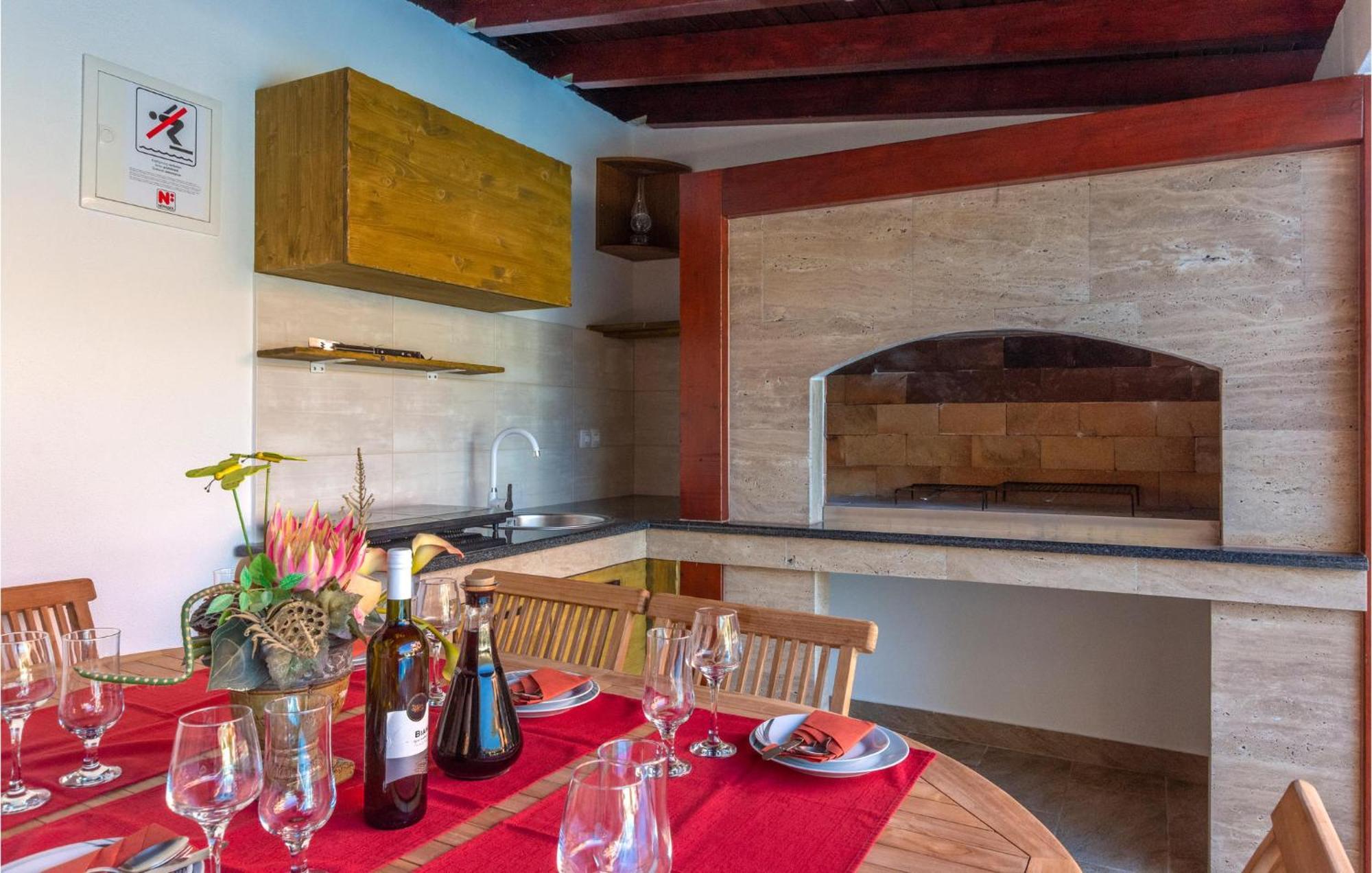 Nice Apartment In Plano With Kitchen Exterior foto