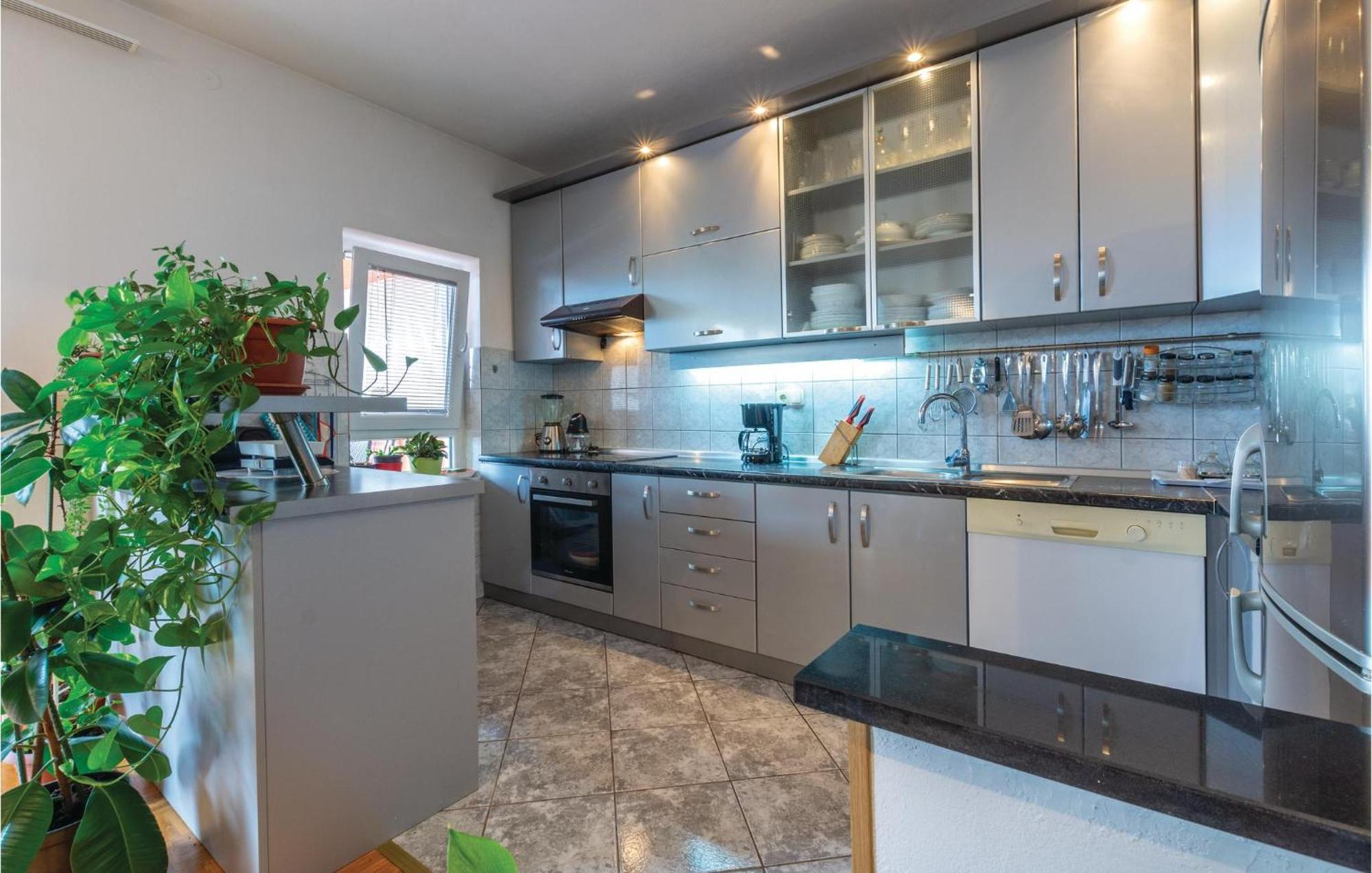 Nice Apartment In Plano With Kitchen Exterior foto
